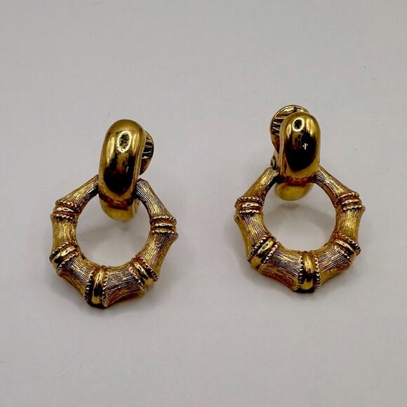 Vintage Monet Earrings Door Knocker Bamboo Earrings Clip On VTG 80s Gold tone - Picture 1 of 7